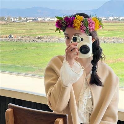 戴脚镣的女孩